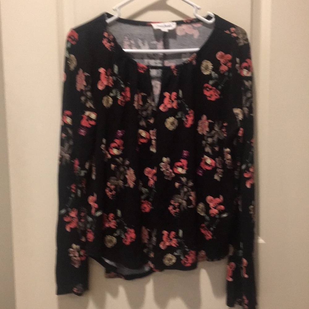 Cloud Chaser womens floral top long Sleeves key hole front, flare sleeve size L